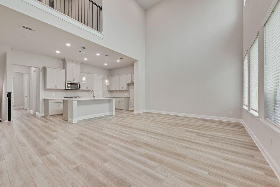 Spacious, unfurnished interior of a new home in , Frisco (Image 16).