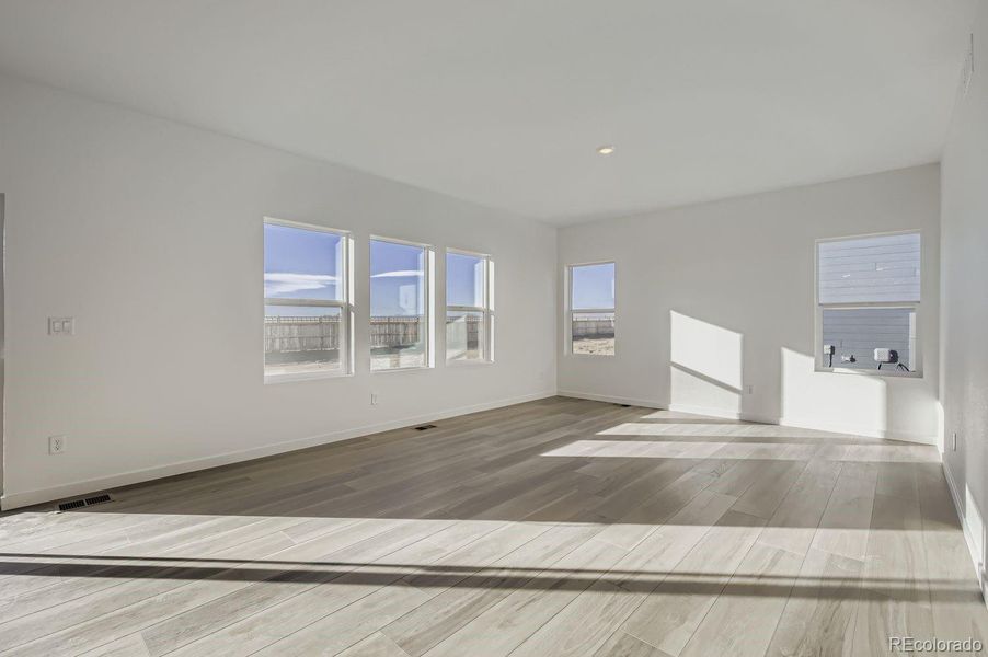 Spacious, unfurnished interior of a new home in Ledge Rock, Johnstown (Image 10).