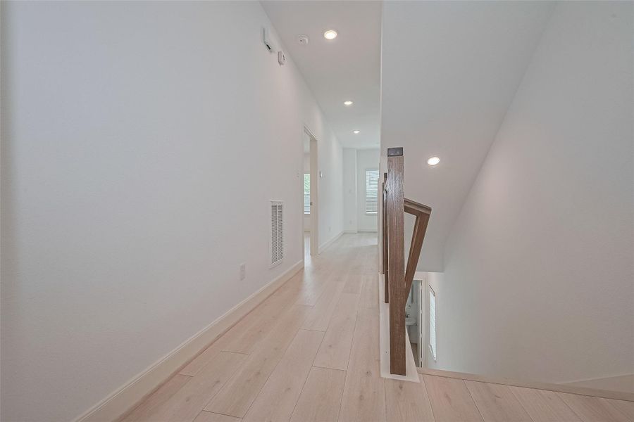 Spacious, unfurnished interior of a new home in Regents Court, Houston (Image 39).