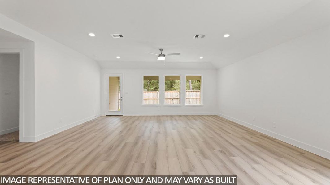 Spacious, unfurnished interior of a new home in Silverthorne, Conroe (Image 22). Spacious, unfurnished interior of a new home in Silverthorne, Conroe (Image 22).