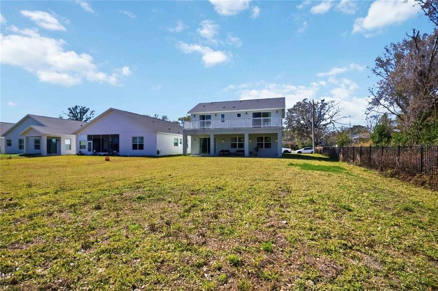 Exterior details and patio area of a home in Blue Diamond , Orlando (Image 32).