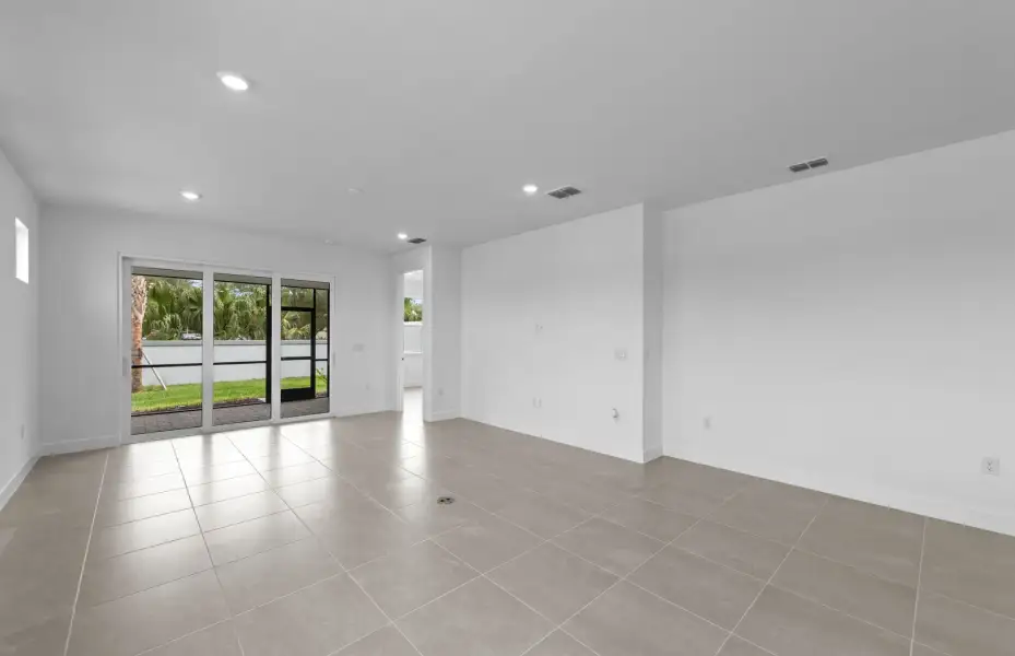 Spacious, unfurnished interior of a new home in Shores at Stillwater, Englewood (Image 16).