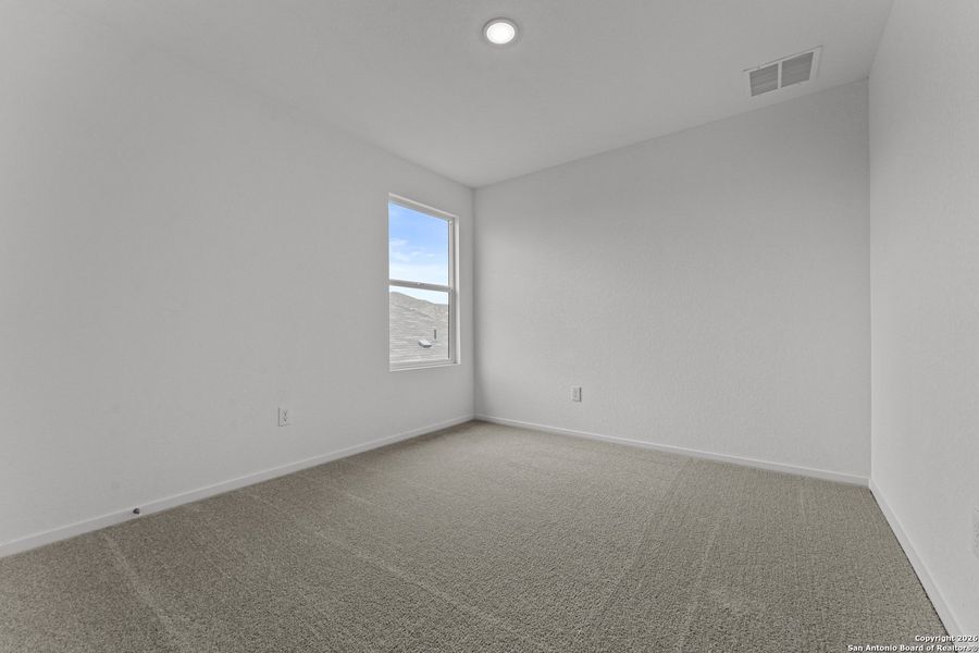 Spacious, unfurnished interior of a new home in Voss Farms, New Braunfels (Image 20).