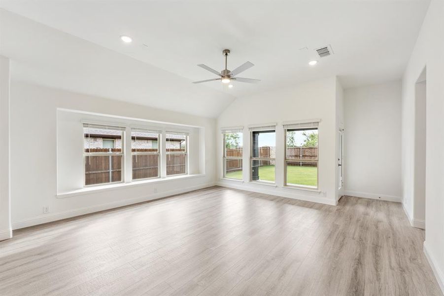 Spacious, unfurnished interior of a new home in Ridge Ranch, Mesquite (Image 15). Spacious, unfurnished interior of a new home in Ridge Ranch, Mesquite (Image 15).