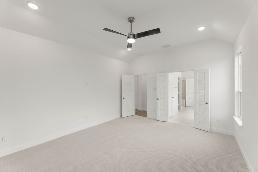 Spacious, unfurnished interior of a new home in Creekview Meadows, Pilot Point (Image 15).