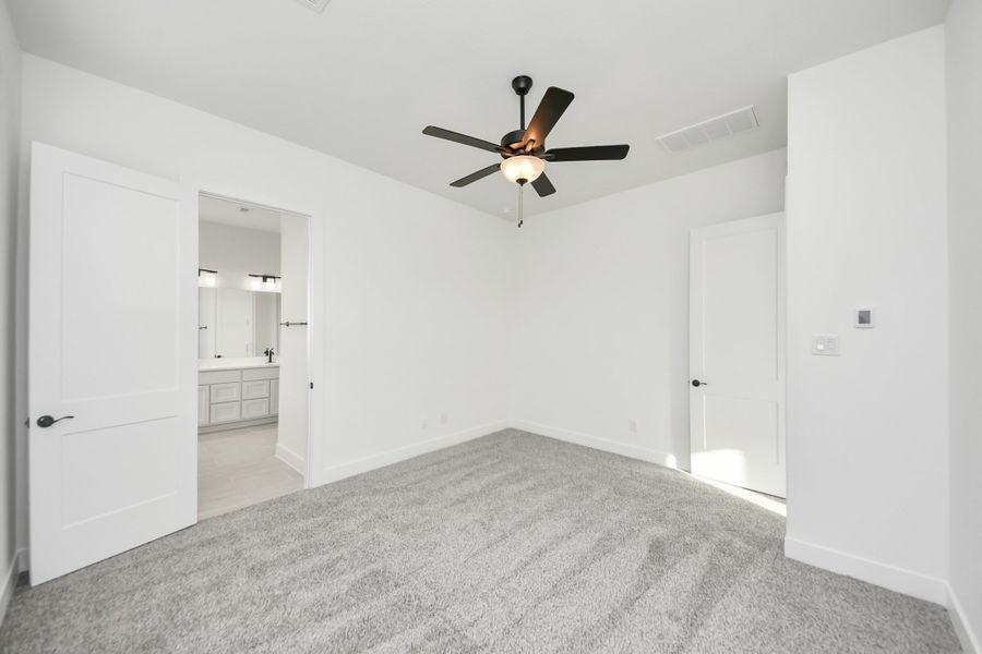 Spacious, unfurnished interior of a new home in Meridiana, Manvel (Image 45).