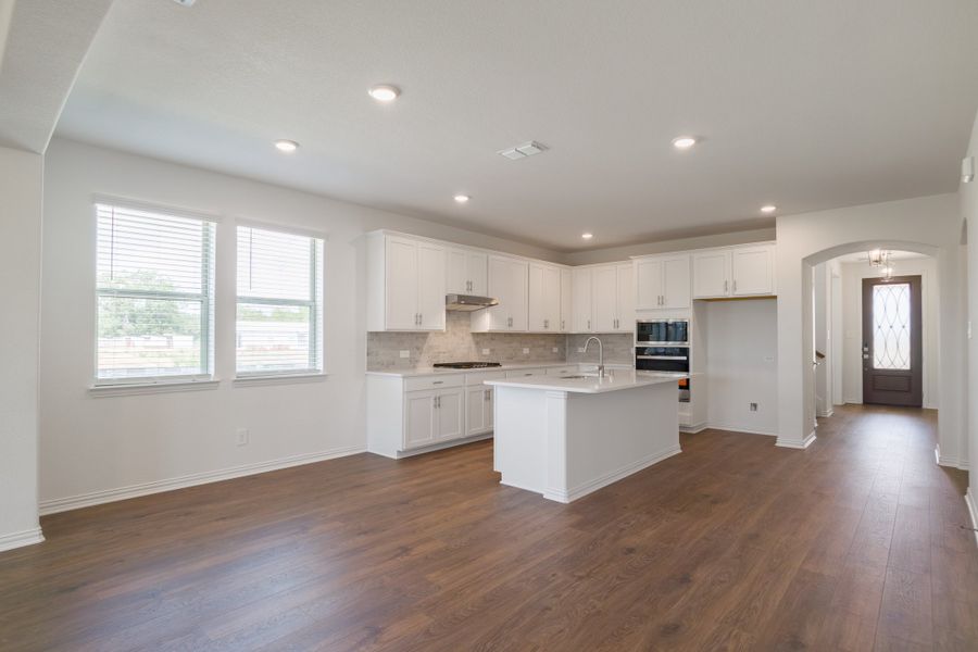 Furnished interior view inside a new home in Saratoga, Aubrey (Image 11).