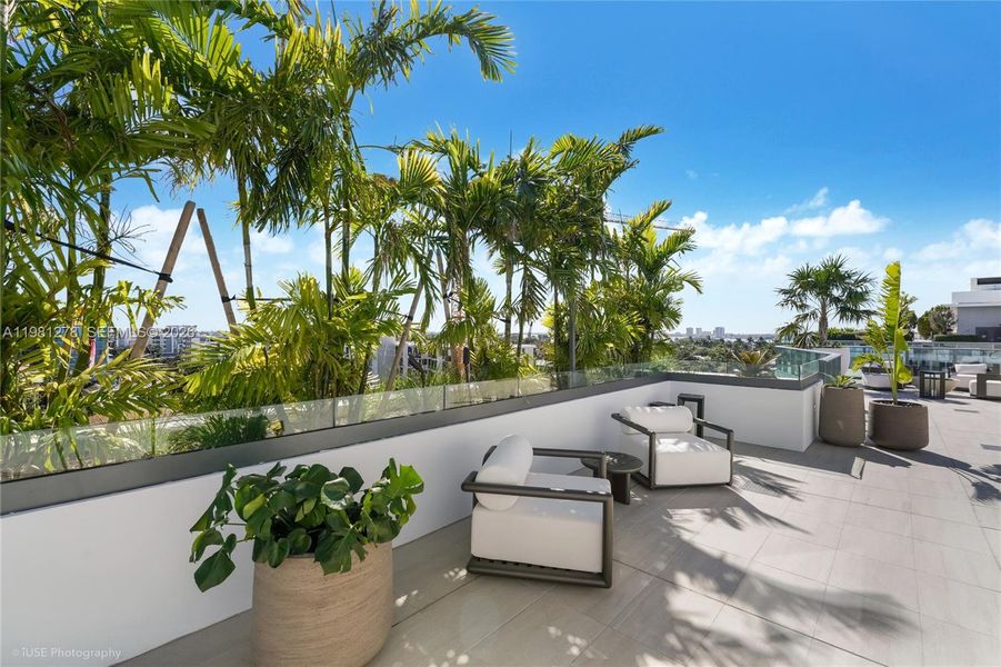 Image 34 of a home in Alana Bay Harbor Islands.