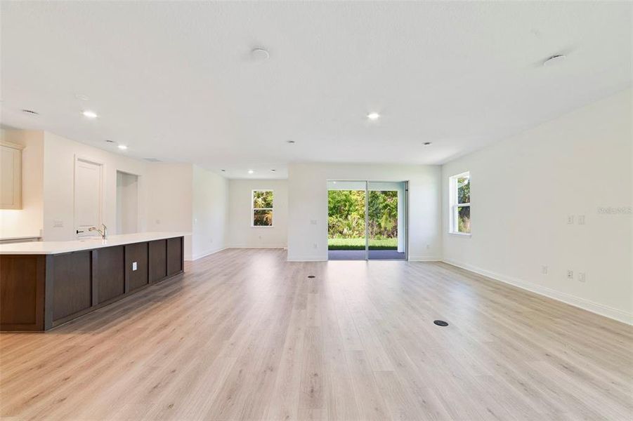 Spacious, unfurnished interior of a new home in Estates at Lake Jesup, Sanford (Image 20).