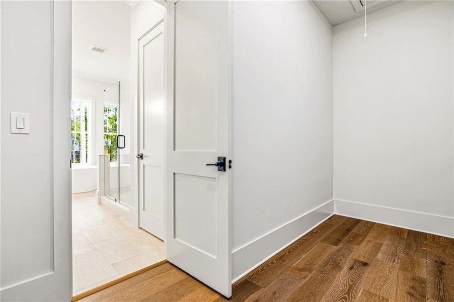 Spacious, unfurnished interior of a new home in , Atlanta (Image 44).