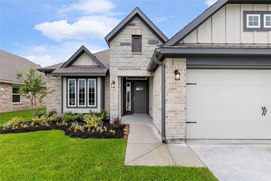 Exterior details and patio area of a home in Vintage Farms, Brenham (Image 26).