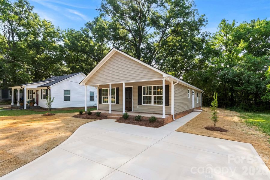 Front exterior of a new home in , Rock Hill, SC, highlighting curb appeal (Image 17). Front exterior of a new home in , Rock Hill, SC, highlighting curb appeal (Image 17).