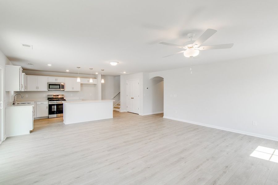 Spacious, unfurnished interior of a new home in Winston Point, Gilbert (Image 22).