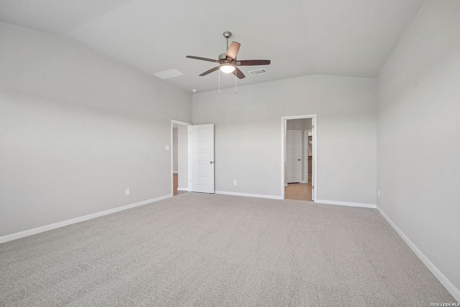 Spacious, unfurnished interior of a new home in Remington Ranch, San Antonio (Image 47).