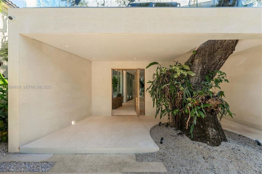 Exterior details and patio area of a home in , Miami (Image 34).