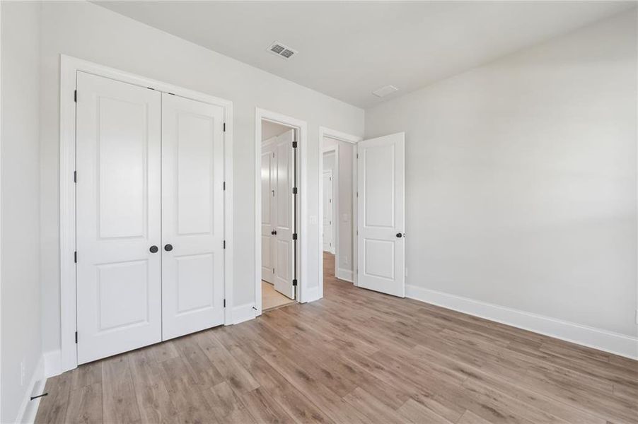 Spacious, unfurnished interior of a new home in Waterhaven, Cumming (Image 27).