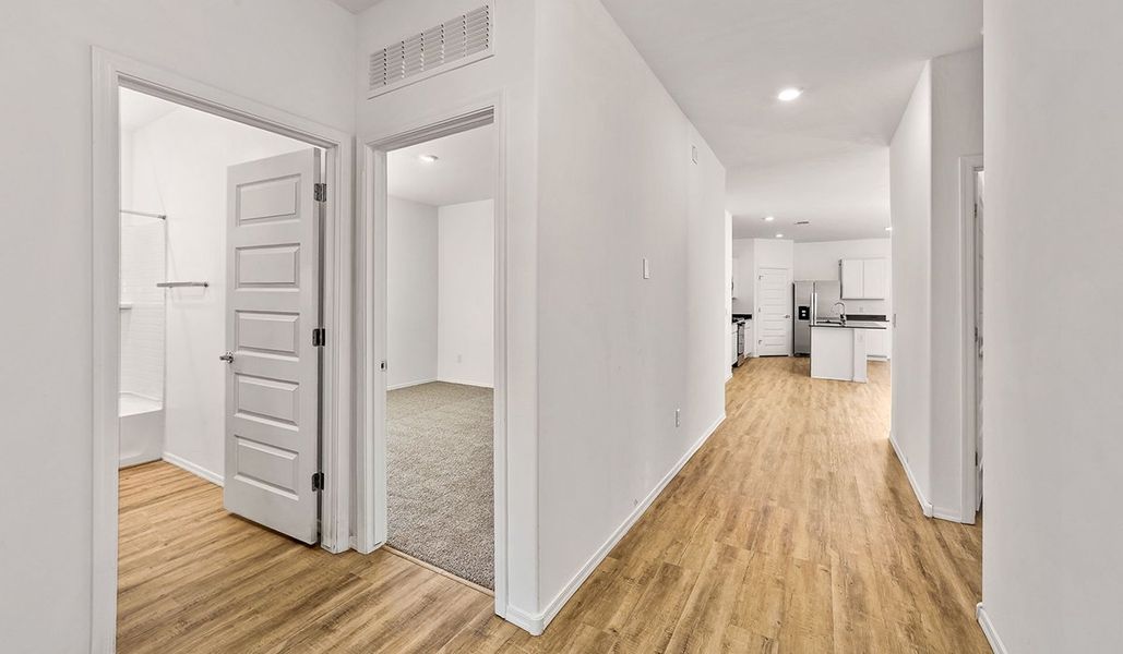 Representative unfurnished interior of a home built from the Dalea by D.R. Horton in Barnett Village, Marana (Image 17).