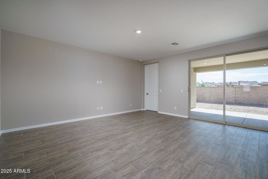 10) GREAT ROOM 10) GREAT ROOM