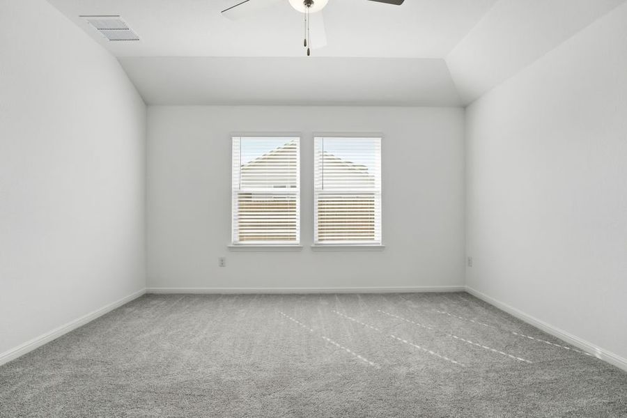 Spacious, unfurnished interior of a new home in Longview, Del Valle (Image 18).