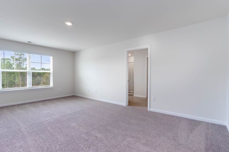 Representative unfurnished interior of a home built from the HAYDEN by D.R. Horton in South Haven, Camden (Image 18).