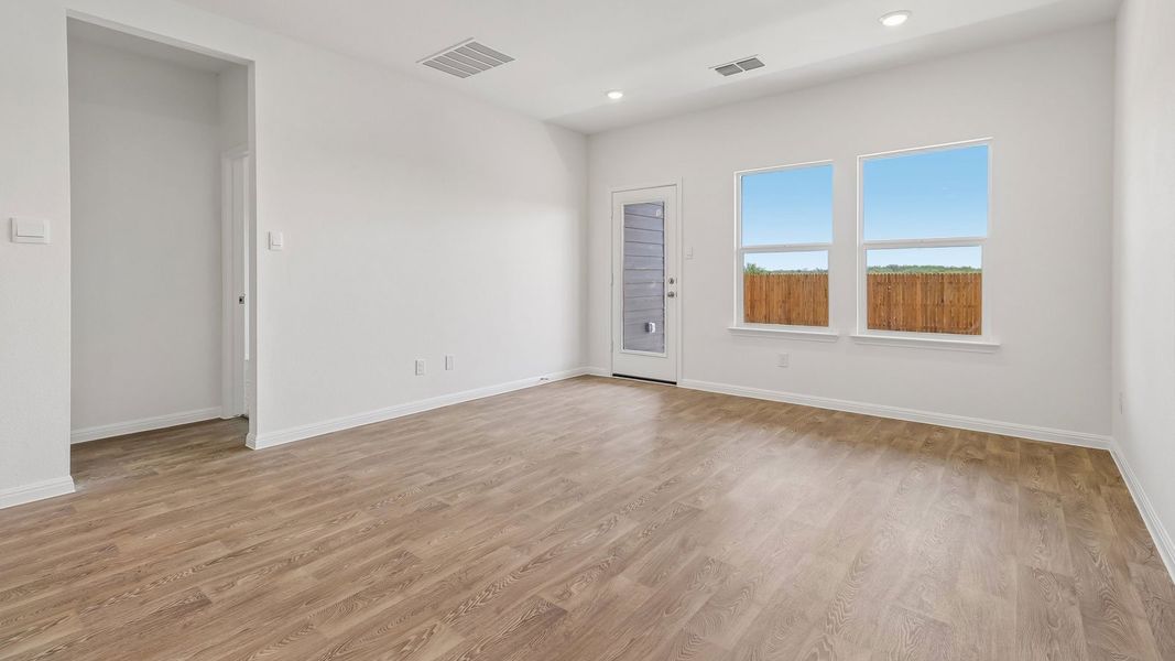 Spacious, unfurnished interior of a new home in Southgrove, Kyle (Image 15).