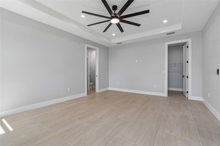 Spacious, unfurnished interior of a new home in , Tampa (Image 79).