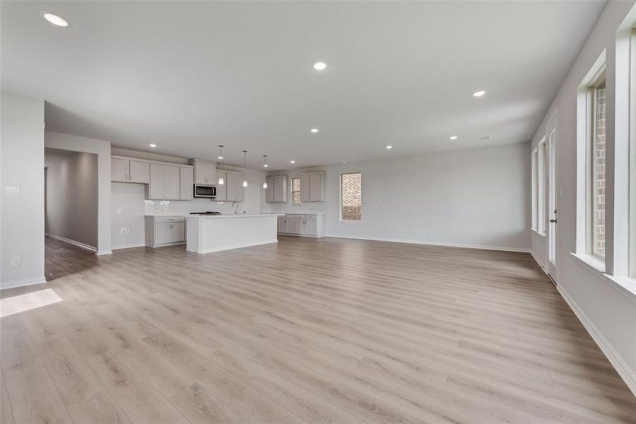 Spacious, unfurnished interior of a new home in Spiritas Ranch, Little Elm (Image 24).