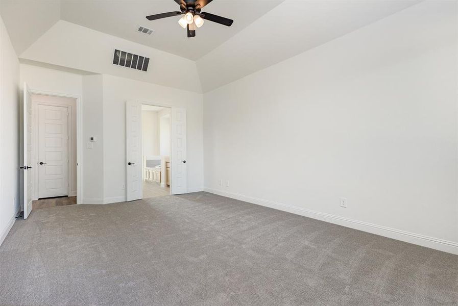 Spacious, unfurnished interior of a new home in Sagebrush Addition, Midlothian (Image 12).