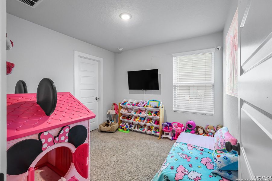 Furnished interior view inside a new home in Mesa Vista, San Antonio (Image 10).