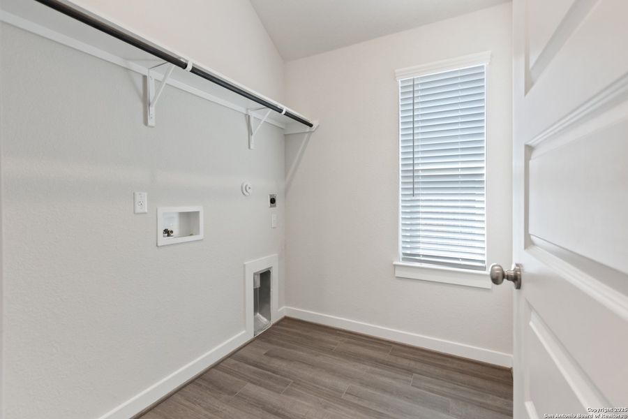 Spacious, unfurnished interior of a new home in Veramendi, New Braunfels (Image 13).