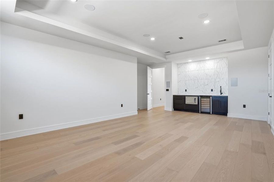 Spacious, unfurnished interior of a new home in , Tampa (Image 25).