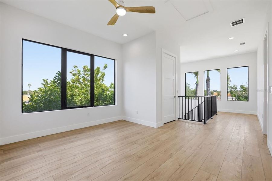 Spacious, unfurnished interior of a new home in , St. Petersburg (Image 47).