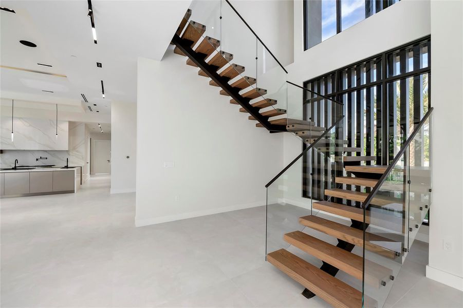 Spacious, unfurnished interior of a new home in , Plantation (Image 51).