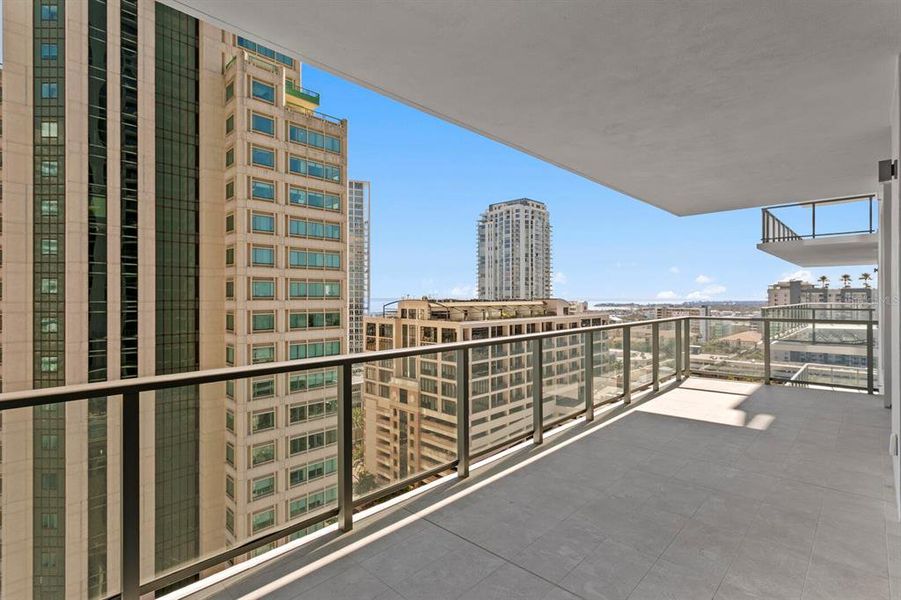 Condo located in St. Petersburg, FL showcasing its design and architecture (Image 4). Condo located in St. Petersburg, FL showcasing its design and architecture (Image 4).