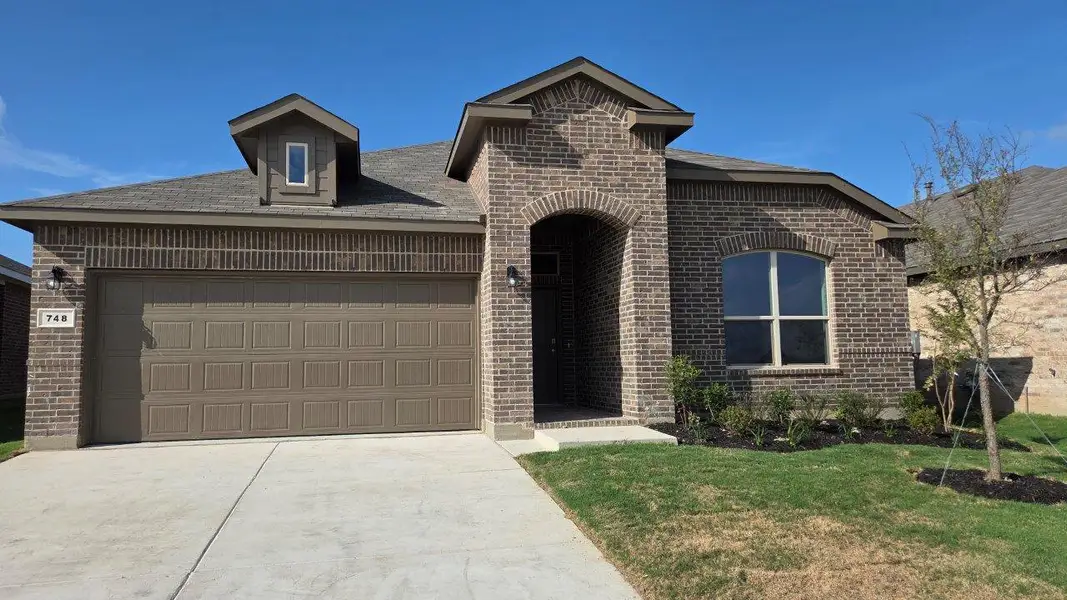 Front exterior of a new home in Trails of Elizabeth Creek, Fort Worth, TX, highlighting curb appeal (Image 1). Front exterior of a new home in Trails of Elizabeth Creek, Fort Worth, TX, highlighting curb appeal (Image 1).