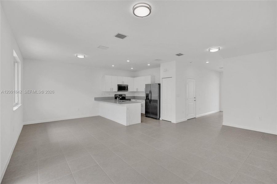 Spacious, unfurnished interior of a new home in , Homestead (Image 36).
