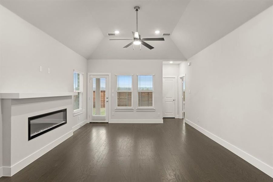 11. 2028 Jasper - Family 11. 2028 Jasper - Family