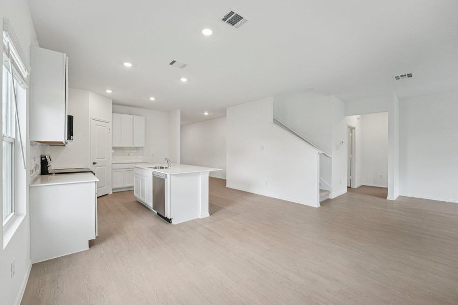 Spacious, unfurnished interior of a new home in Clayton Ranch, Copperas Cove (Image 18).