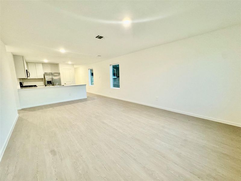 Spacious, unfurnished interior of a new home in Pinewood at Grand Texas, New Caney (Image 9).