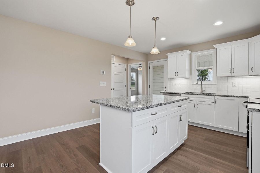 13-web-or-mls-248 Rae St-29