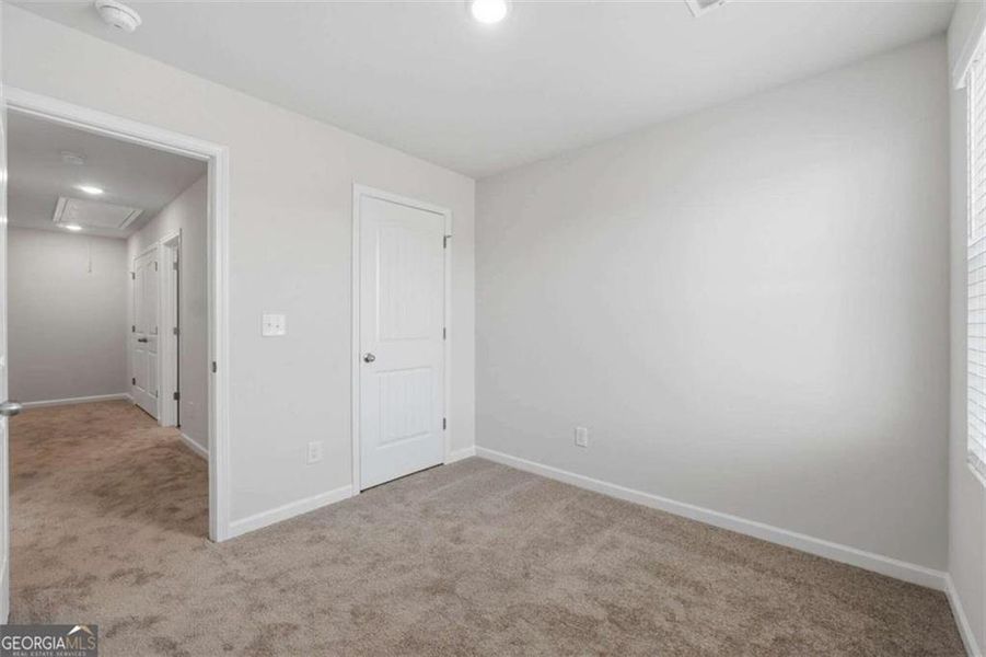 Spacious, unfurnished interior of a new home in The Grove At Mundy Mill, Gainesville (Image 12).