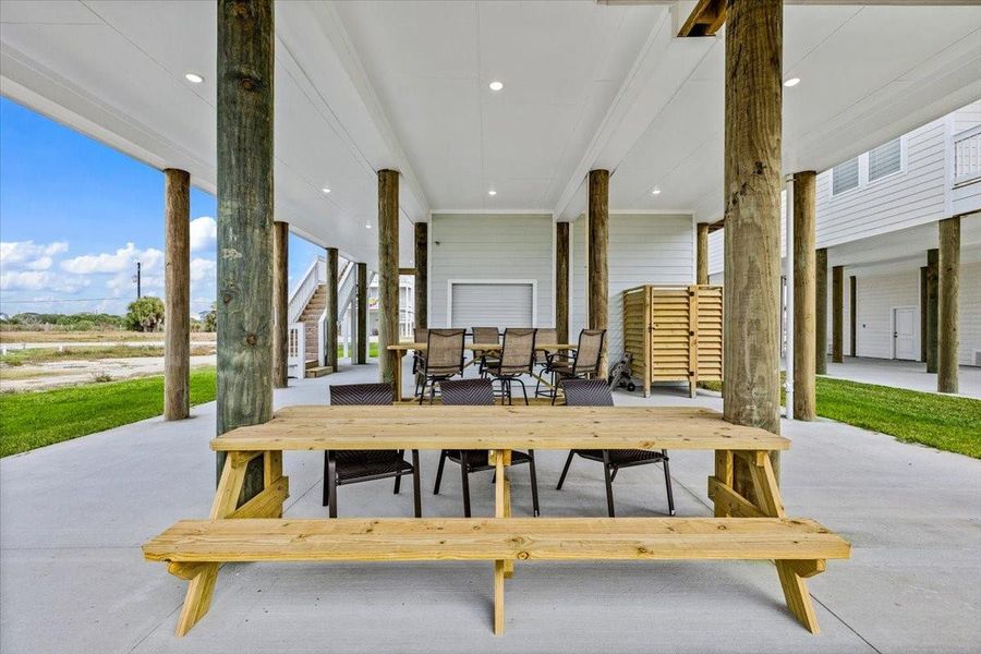 Exterior details and patio area of a home in , Galveston (Image 27).