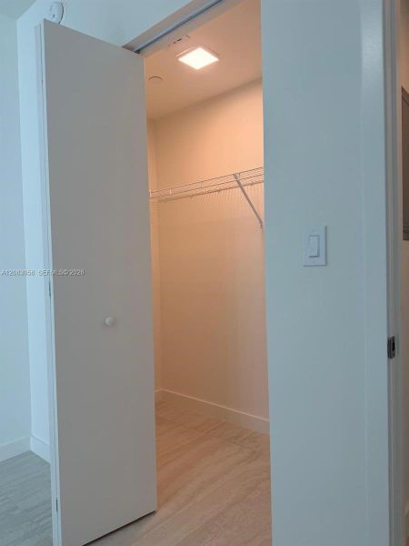 Spacious, unfurnished interior of a new home in , Miami (Image 17).
