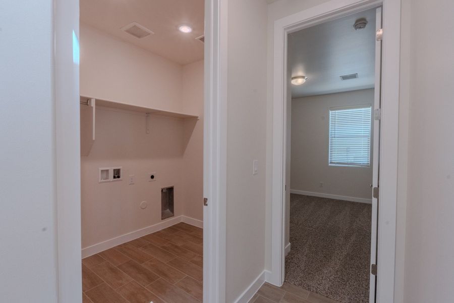 Spacious, unfurnished interior of a new home in Emerald Estates, El Paso (Image 34).