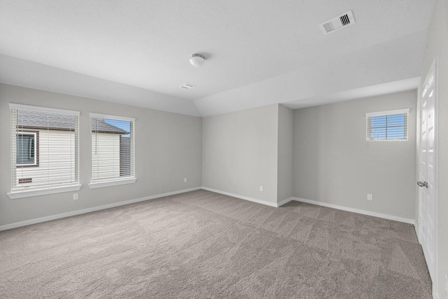 Spacious, unfurnished interior of a new home in Briarwood Crossing, Rosenberg (Image 23).