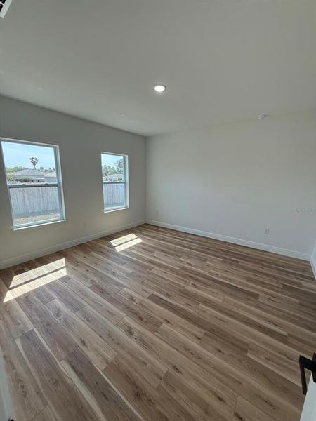 Spacious, unfurnished interior of a new home in , Ocala (Image 12).