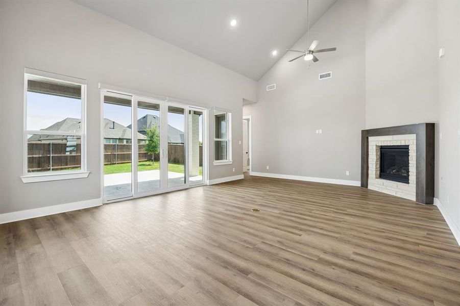 Spacious, unfurnished interior of a new home in , Fort Worth (Image 35).