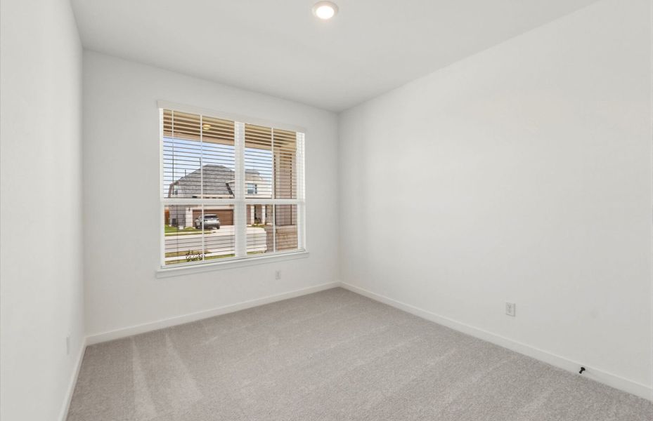 Representative unfurnished interior of a home built from the Oakmont by Pulte Homes in Sunfield, Mustang Ridge (Image 12).