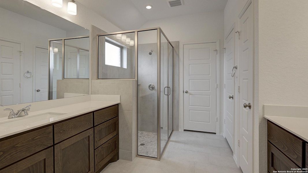 Furnished interior view inside a new home in Ladera 40', San Antonio (Image 6).