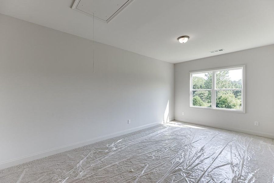 Spacious, unfurnished interior of a new home in , Jefferson (Image 30).